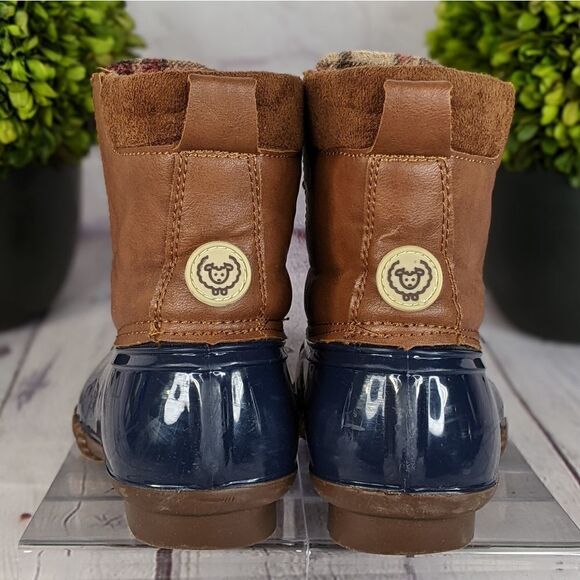 Adrienne Vittadini® Girls Navy Peral Duck Boots - Picture 5 of 10